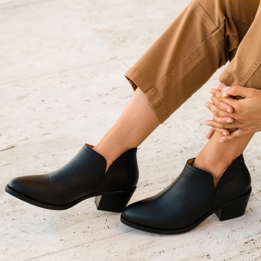Nisolo Mia Everyday Ankle Bootie size 8.5 - Picture 3 of 16